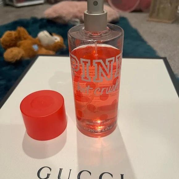 Hot crush! VS/pink, body mist, totally crash, worthy jasmine & warm caramel! 🔥